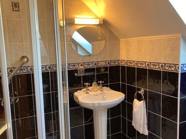 Tailors Lodge, Continental Breakfast Castleisland Bagian luar foto